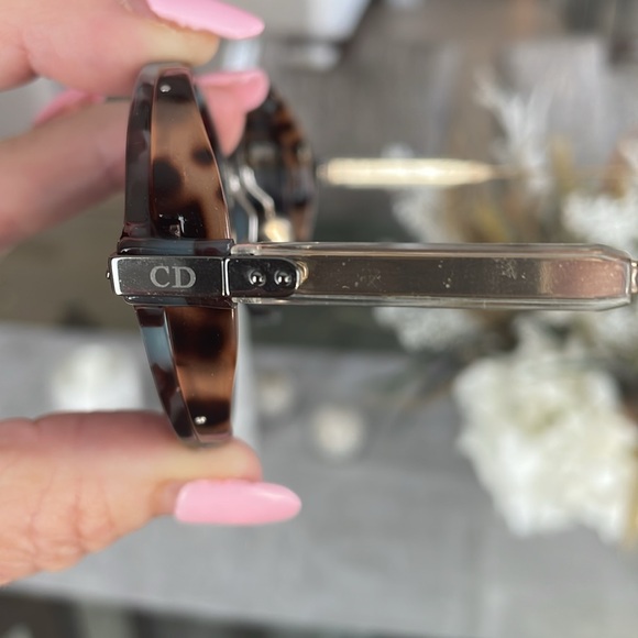 Christian Dior Sunnies!  Fun purple design on the front w/ tortoise frames 😎 - Picture 3 of 10